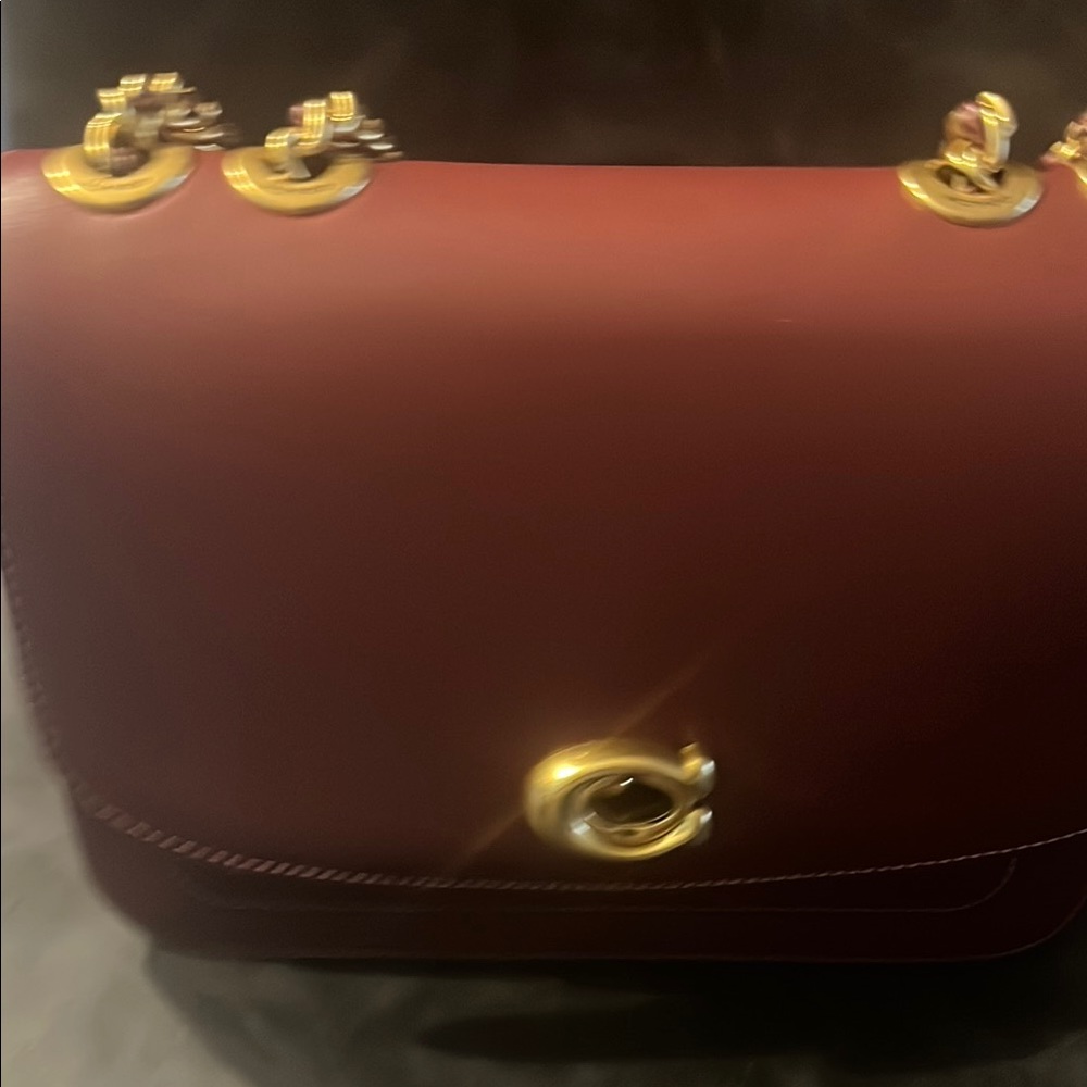 Coach Madison shoulder nah Elegant Burgundy Shoulder Bag with Gold Accents